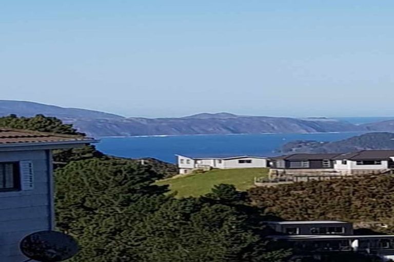 Photo of property in 4 Stroud Way, Newlands, Wellington, 6037