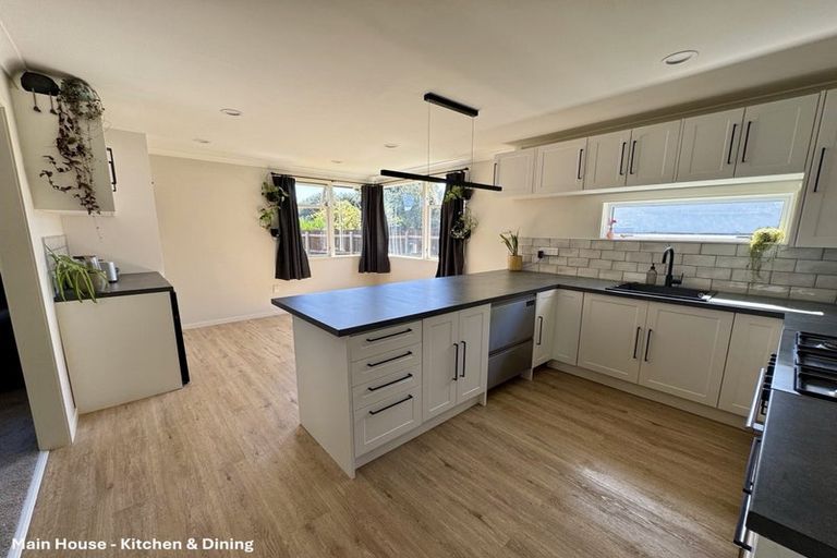 Photo of property in 43 Oakfield Crescent, Pukete, Hamilton, 3200