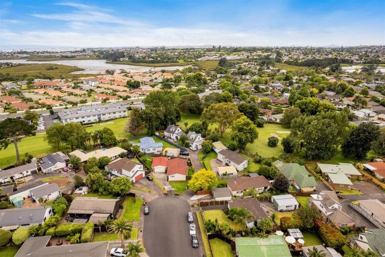 Photo of property in 13 Oakmont Place, Wattle Downs, Auckland, 2103
