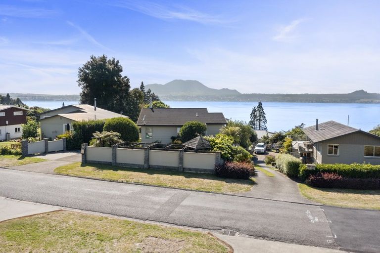 Photo of property in 2/12 Isobel Street, Acacia Bay, Taupo, 3330