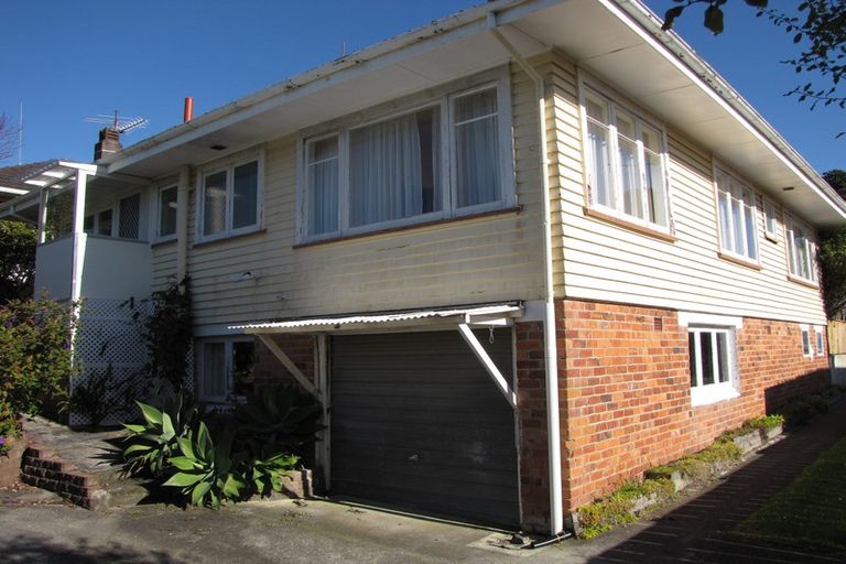 Photo of property in 1/3 Aorangi Place, Birkenhead, Auckland, 0626