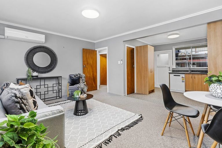 Photo of property in 2/246 Main Road, Tawa, Wellington, 5028