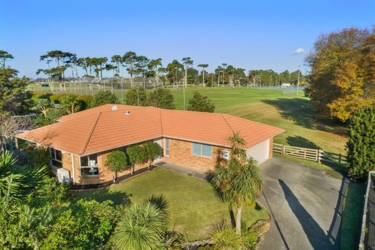 Photo of property in 14 Stonedge Lane, Rosedale, Auckland, 0632