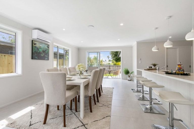 Photo of property in 8 Waituarua Drive, Takanini, 2112