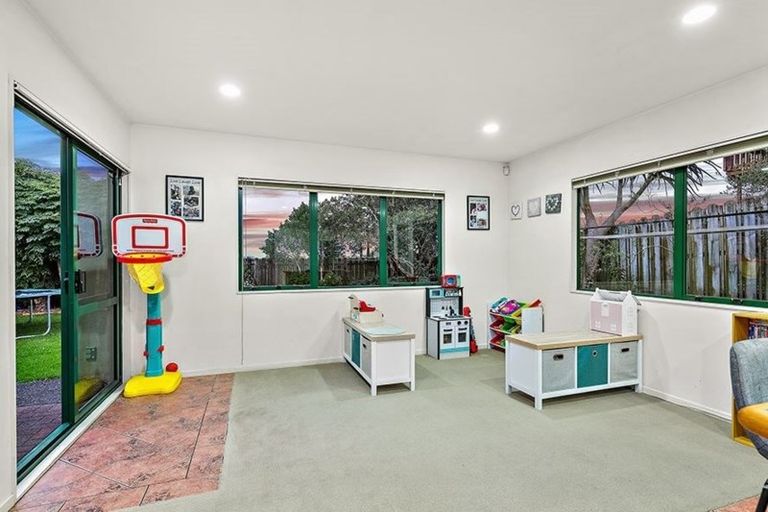Photo of property in 151 Colwill Road, Massey, Auckland, 0614