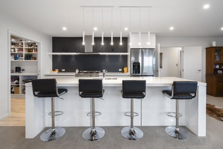 Photo of property in 27 Silicon Way, Fitzherbert, Palmerston North, 4410