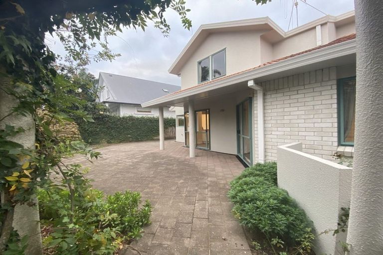 Photo of property in 5 Edgecumbe Way, Tauranga, 3110