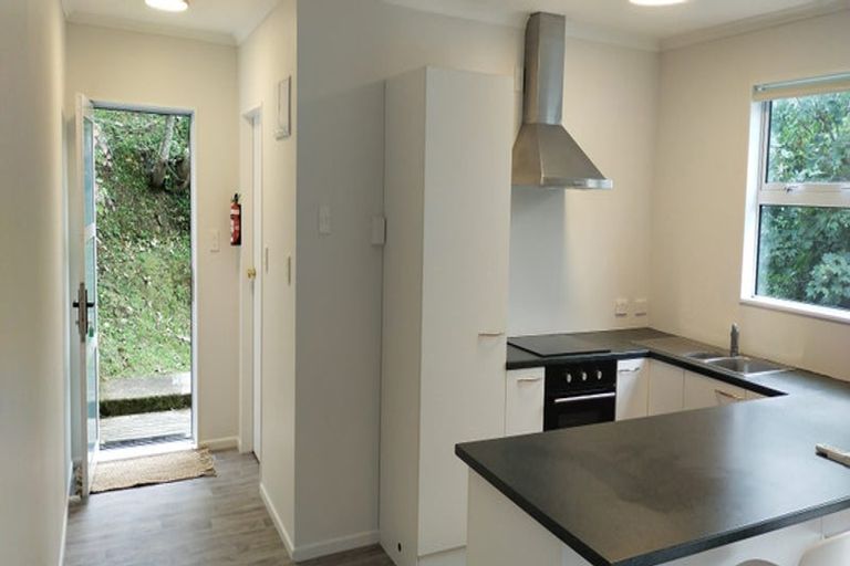 Photo of property in 12 Mataroa Avenue, Northland, Wellington, 6012