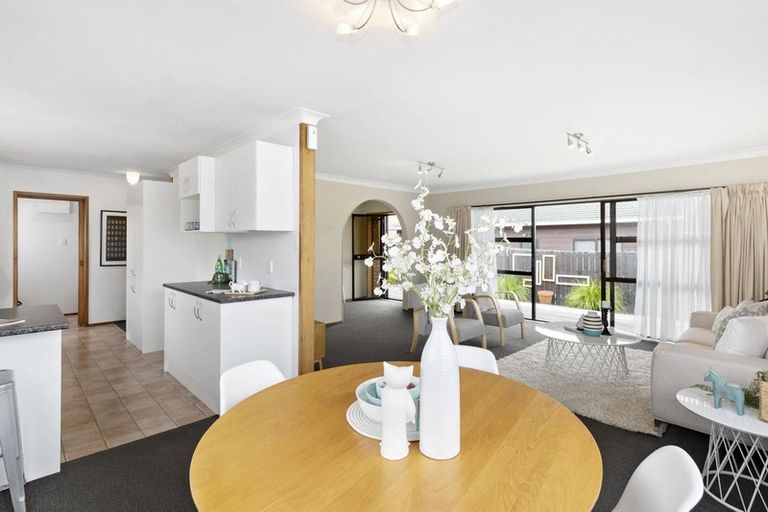 Photo of property in 10a Walmer Road, Point Chevalier, Auckland, 1022