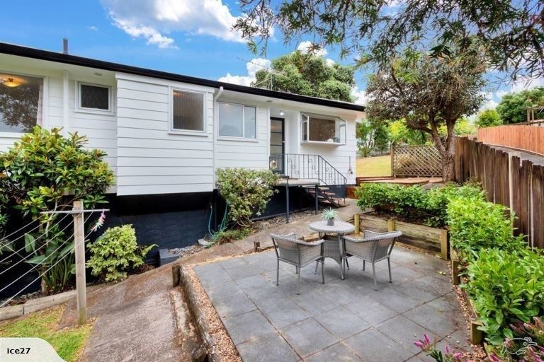 Photo of property in 12 Topliss Drive, Northcross, Auckland, 0632