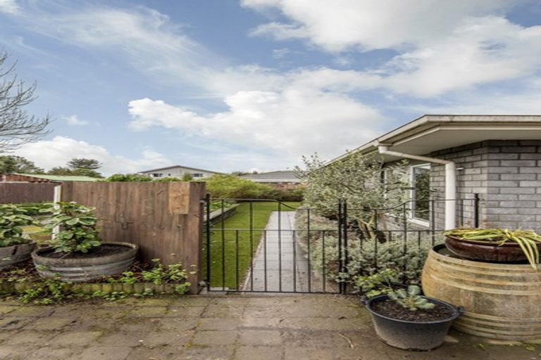 Photo of property in 2/24a Croziers Road, St Albans, Christchurch, 8052