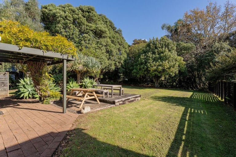 Photo of property in 28 Hahei Beach Road, Hahei, Whitianga, 3591