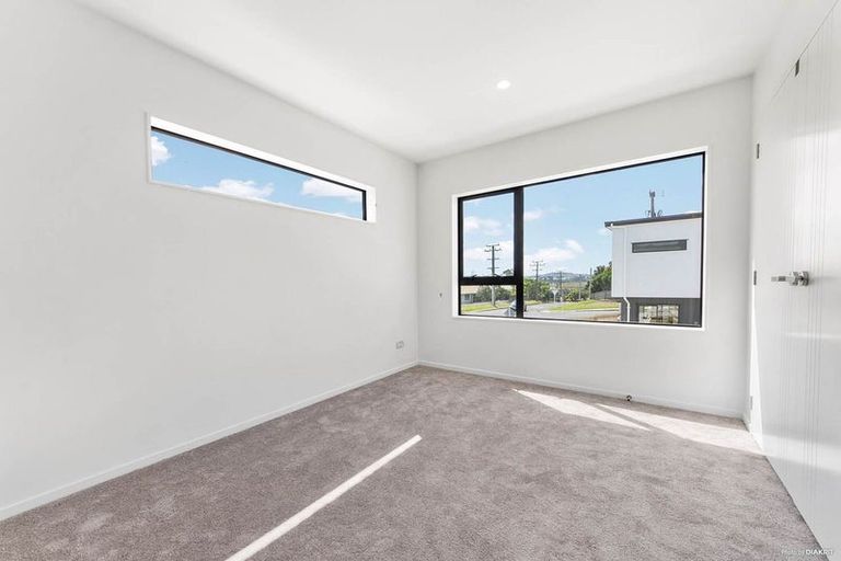 Photo of property in 67a Divich Avenue, Te Atatu South, Auckland, 0610
