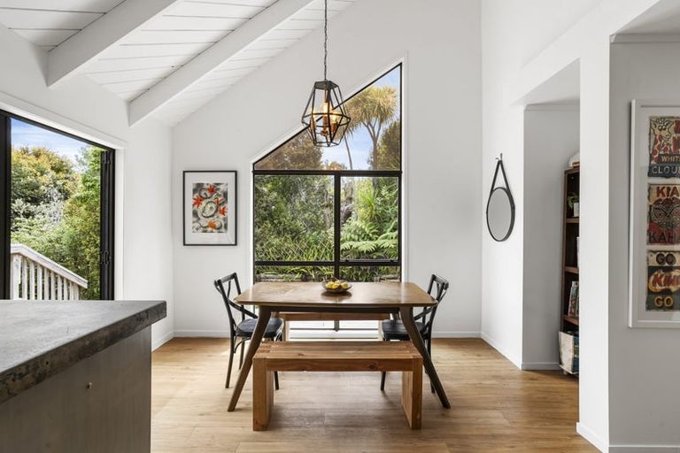 Photo of property in 43 Phillip Avenue, Glen Eden, Auckland, 0602