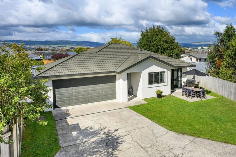 Photo of property in 11 Jordan Way, Kelvin Grove, Palmerston North, 4414