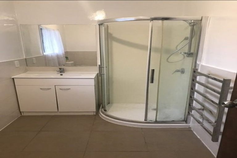 Photo of property in 25b Challen Close, Conifer Grove, Takanini, 2112