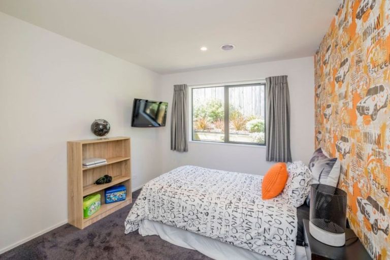 Photo of property in 40 San Priamo Place, Paraparaumu Beach, Paraparaumu, 5032