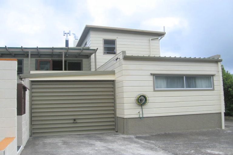 Photo of property in 70 Melrose Road, Island Bay, Wellington, 6023