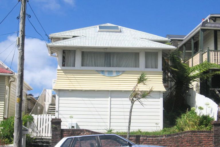 Photo of property in 33 Todman Street, Brooklyn, Wellington, 6021