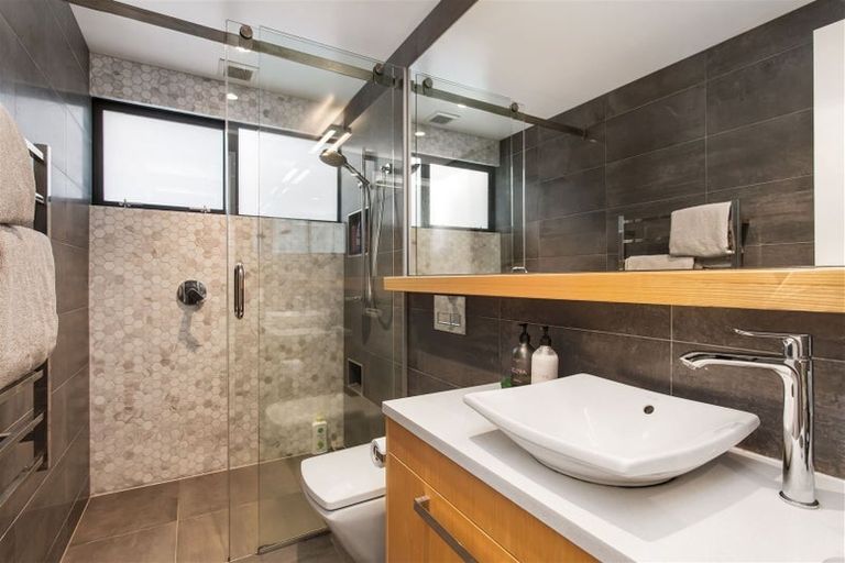 Photo of property in 2 Hammerton Lane, Heathcote Valley, Christchurch, 8022