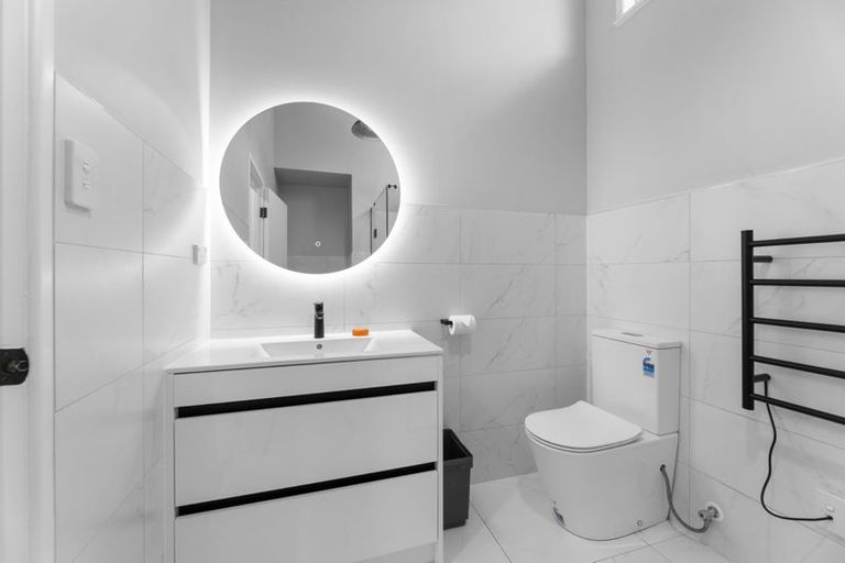 Photo of property in 77 Avonleigh Road, Green Bay, Auckland, 0604