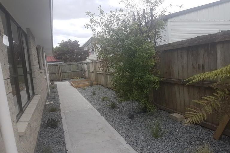 Photo of property in 2/63 Waratah Street, Avondale, Christchurch, 8061