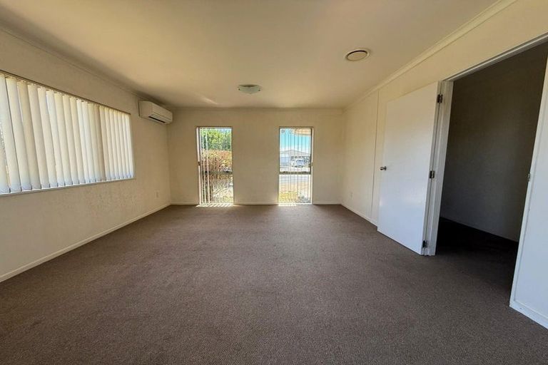 Photo of property in 22 Matilda Place, Weymouth, Auckland, 2103
