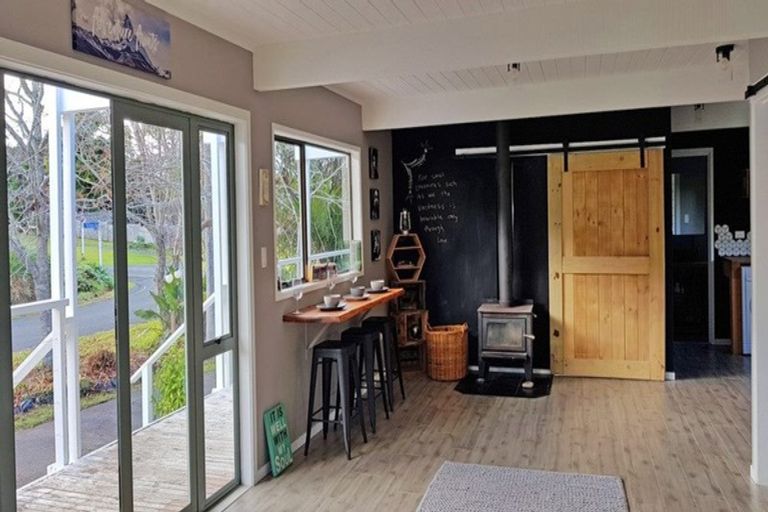 Photo of property in 129 Oakura Road, Oakura, Hikurangi, 0184