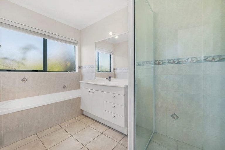 Photo of property in 16 Castlehill Court, Wattle Downs, Auckland, 2103