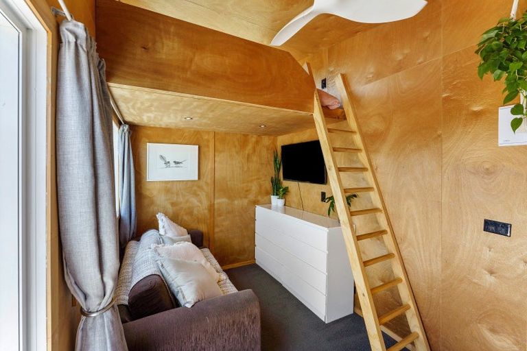 Photo of property in 47 Reay Mackay Grove, Waikawa Beach, Levin, 5573