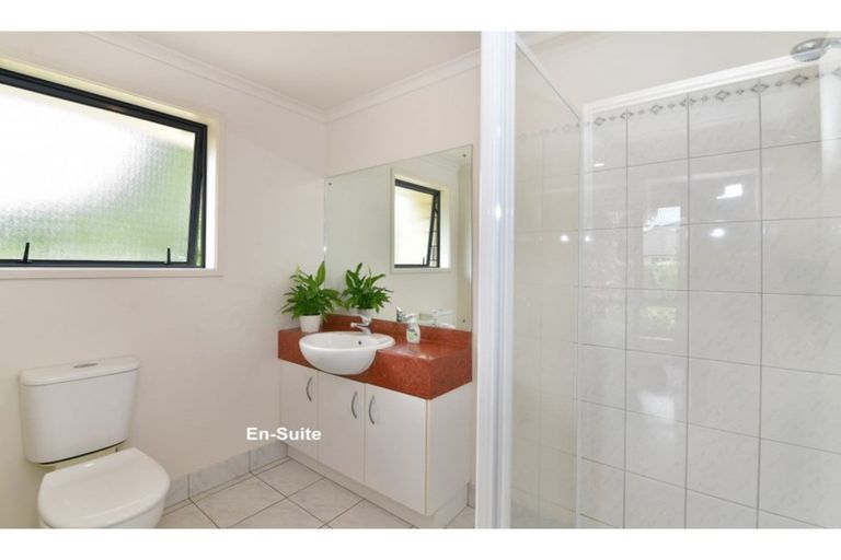 Photo of property in 8 Puhoi Close, Puhoi, Warkworth, 0994