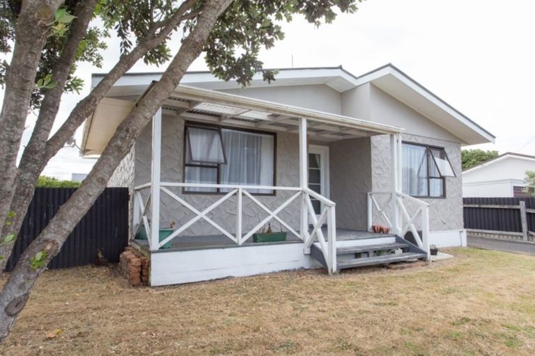 Photo of property in 52 Matai Street, Castlecliff, Whanganui, 4501