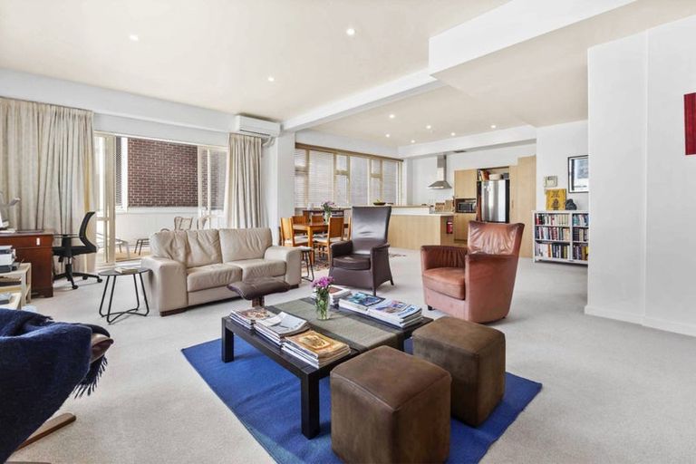 Photo of property in De Vere Apartments, 12/23 Tennyson Street, Te Aro, Wellington, 6011