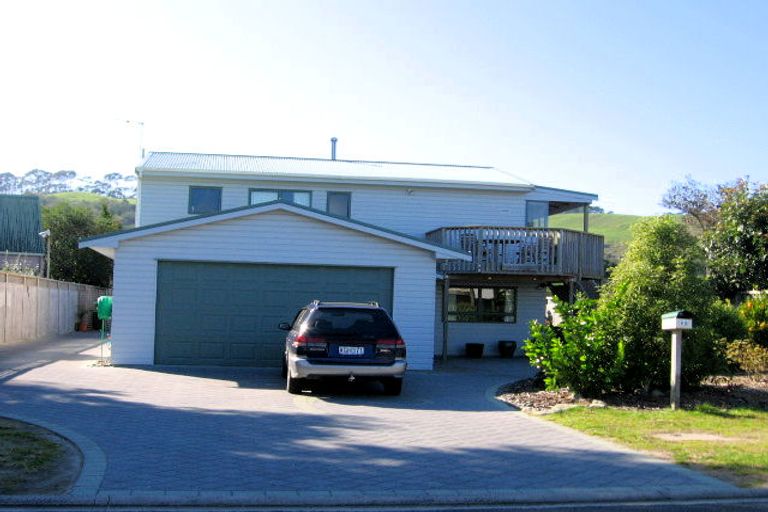 Photo of property in 89 Oyster Drive, Cooks Beach, Whitianga, 3591