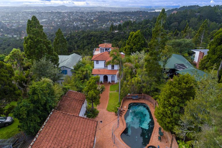 Photo of property in 35 Tawini Road, Titirangi, Auckland, 0604