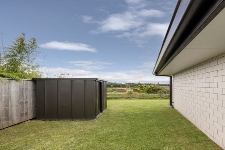 Photo of property in 14 Anglers Way, Omokoroa, 3114