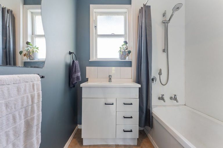 Photo of property in 43 Lewis Avenue, Aramoho, Whanganui, 4500