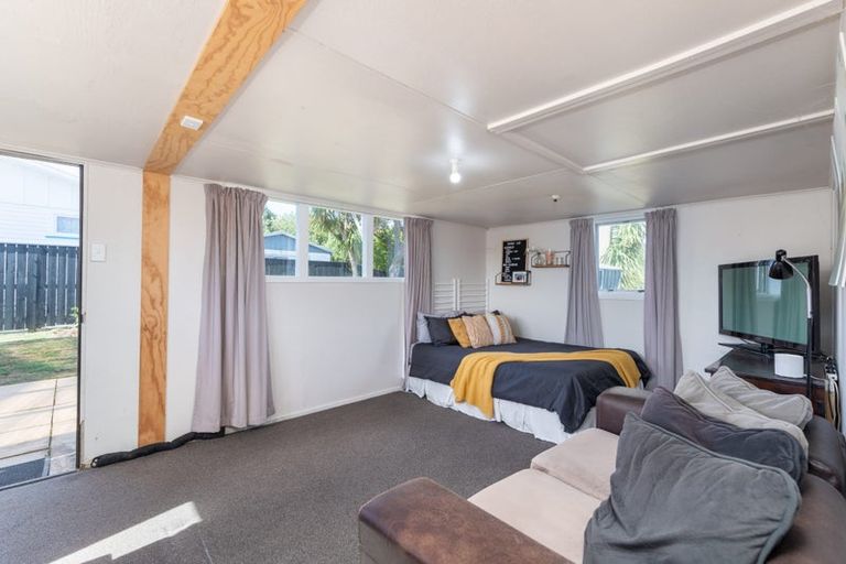 Photo of property in 96 Sievers Grove, Cannons Creek, Porirua, 5024