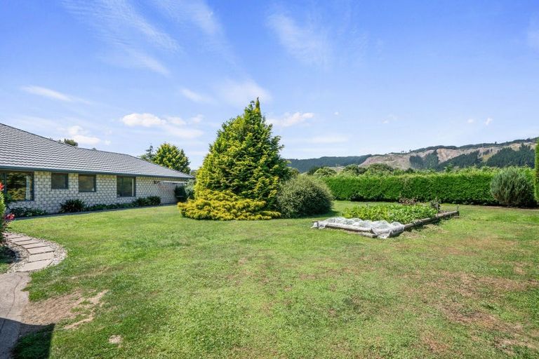 Photo of property in 51 Pohutukawa Drive, Levin, 5571