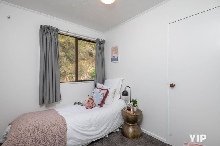 Photo of property in 27a Fernhaven Grove, Newlands, Wellington, 6037