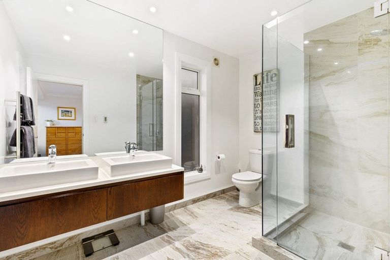 Photo of property in 37 Eastcliffe Road, Castor Bay, Auckland, 0620