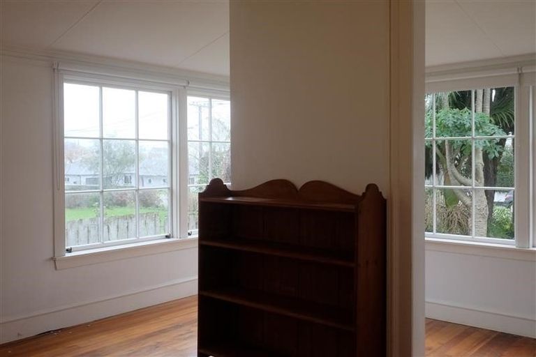 Photo of property in 90 Pendarves Street, New Plymouth, 4310