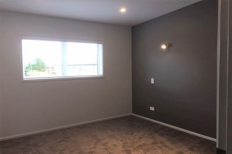 Photo of property in 8 Marina View Drive, West Harbour, Auckland, 0618