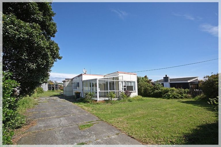 Photo of property in 14 Linklater Avenue, Foxton Beach, Foxton, 4815