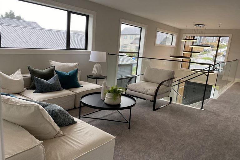 Photo of property in 40 Paparahi Place, Wainui, 0992