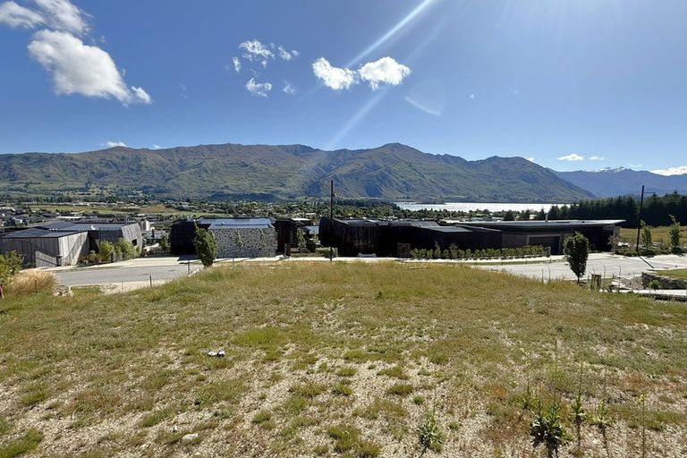 Photo of property in 16 Akitu Rise, Wanaka, 9305