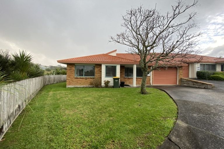 Photo of property in 2/52 Donald Street, Stanmore Bay, Whangaparaoa, 0932