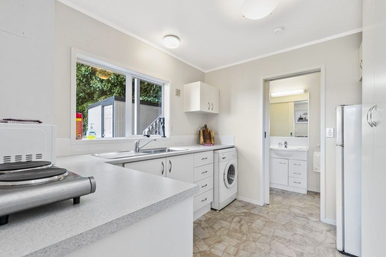 Photo of property in 10 Naera Place, Kawaha Point, Rotorua, 3010