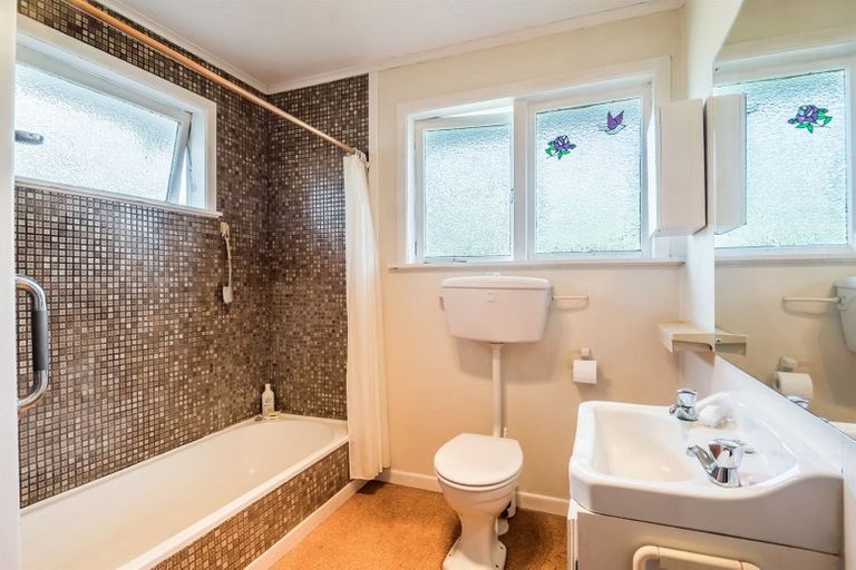 Photo of property in 49 Glencoe Road, Browns Bay, Auckland, 0630