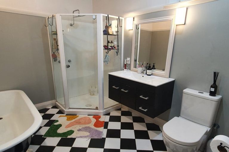 Photo of property in 49 Tio Tio Road, Miramar, Wellington, 6022